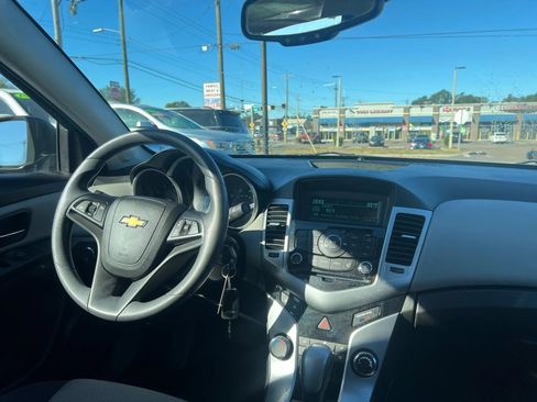 Used 2013 Chevrolet Cruze LS image 13