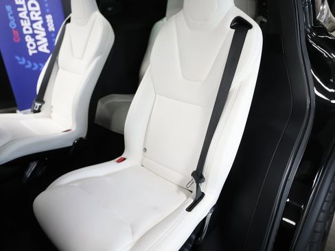 Used 2020 Tesla Model X image 45