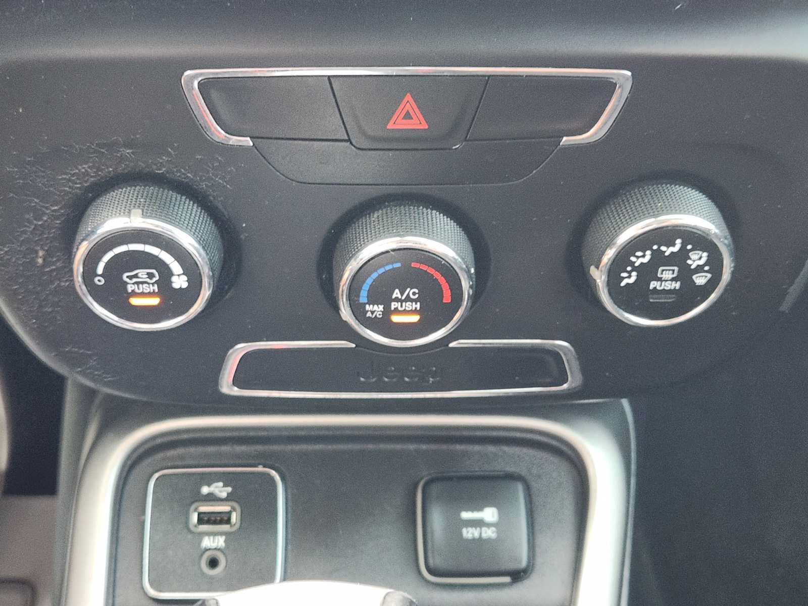 Used 2018 Jeep Compass Latitude FWD image 19