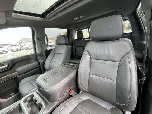 Used 2021 GMC Sierra 3500 Denali w/ Denali Ultimate Package image 22