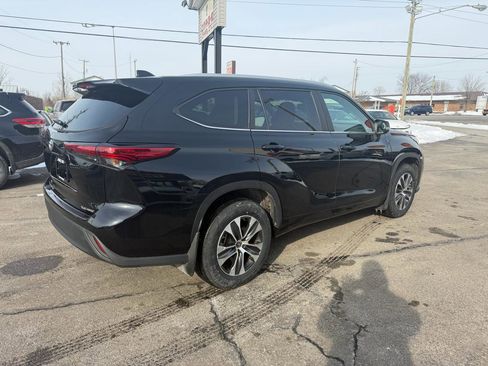 Used 2023 Toyota Highlander XLE image 6