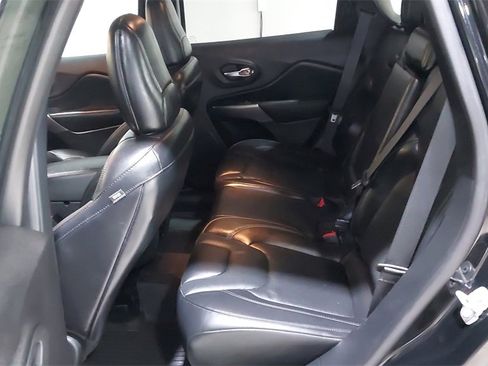 Used 2020 Jeep Cherokee Limited image 21