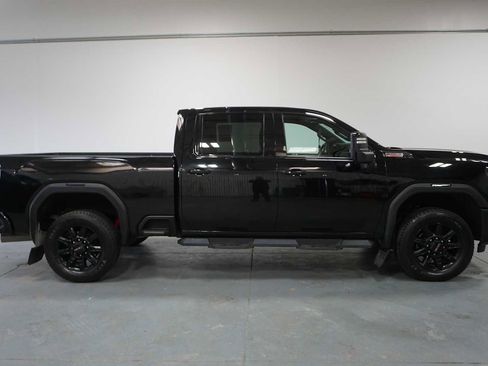 Used 2024 GMC Sierra 2500 AT4 image 7