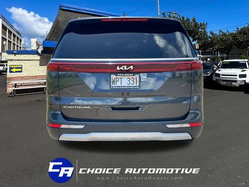 Used 2022 Kia Carnival LX FWD image 7