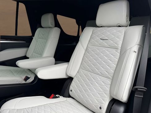 New 2026 Cadillac Escalade Platinum Sport w/ LPO, ONYX Package AWD/4WD image 17
