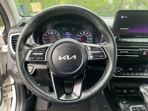 Used 2022 Kia Seltos EX image 7