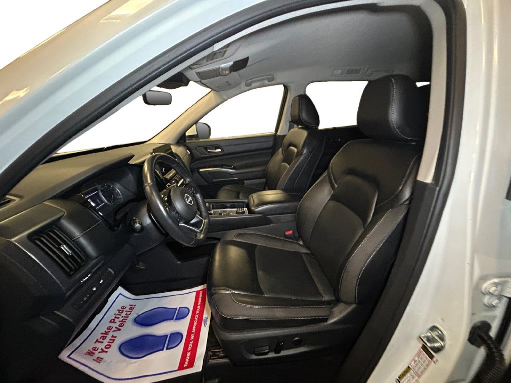 Used 2024 Nissan Pathfinder SL AWD/4WD image 10