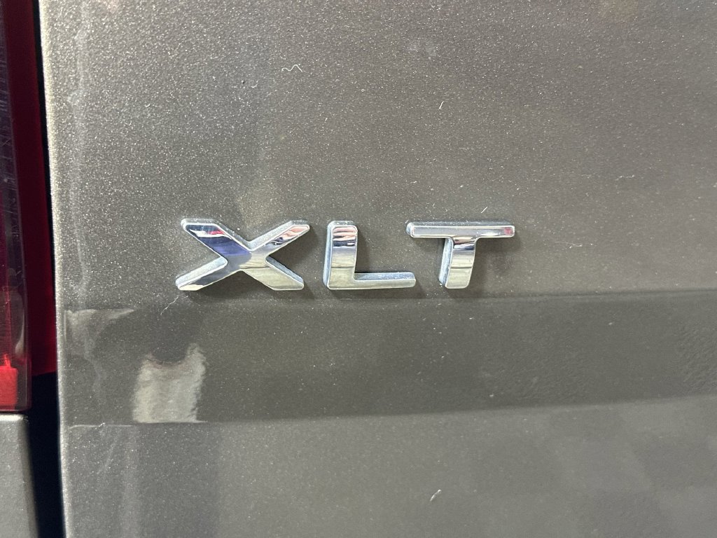 Used 2015 Ford Explorer XLT w/ Equipment Group 202B AWD/4WD image 32
