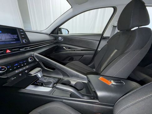 Used 2023 Hyundai Elantra SEL image 4