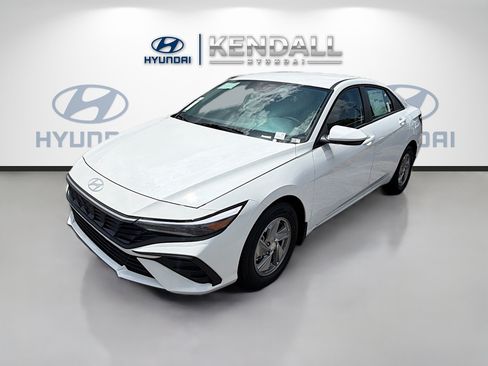 New 2026 Hyundai Elantra SE FWD image 3