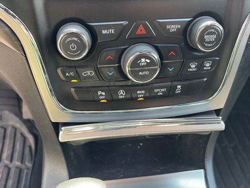 Used 2020 Jeep Grand Cherokee Laredo w/ Security & Convenience Group AWD/4WD image 21