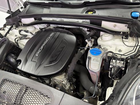 Used 2018 Porsche Macan AWD/4WD image 34
