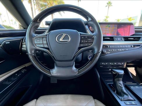 Used 2020 Lexus ES 300h w/ Accessory Package image 6