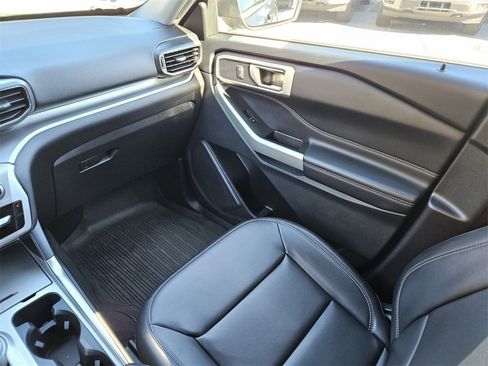 Used 2022 Ford Explorer XLT w/ Equipment Group 202A image 14