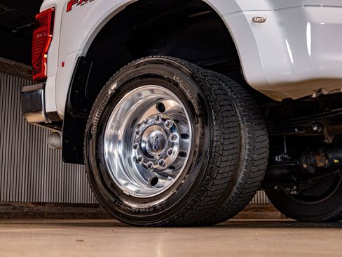 Used 2022 Ford F450 Lariat w/ FX4 Off-Road Package image 10