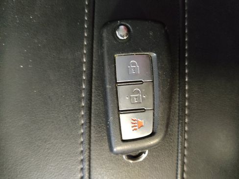 Used 2020 Nissan Rogue S FWD image 32