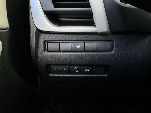 Used 2025 Nissan Rogue SV image 22