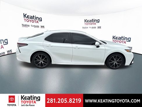 Used 2023 Toyota Camry SE image 8