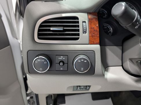 Used 2009 GMC Sierra 2500 SLT w/ SLT Convenience Package image 24