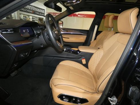 Used 2024 Jeep Grand Cherokee L Summit w/ Advanced Protech Group IV image 10