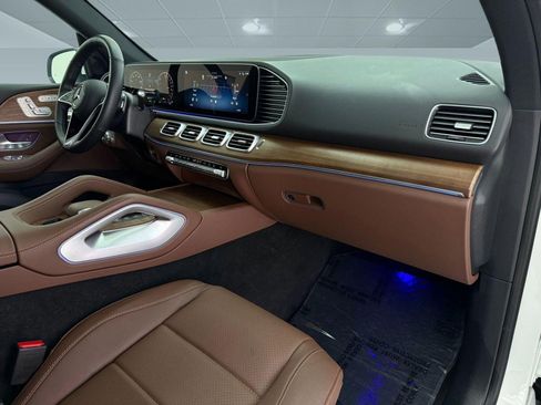 Used 2025 Mercedes-Benz GLE 450e 4MATIC w/ Winter Package image 21