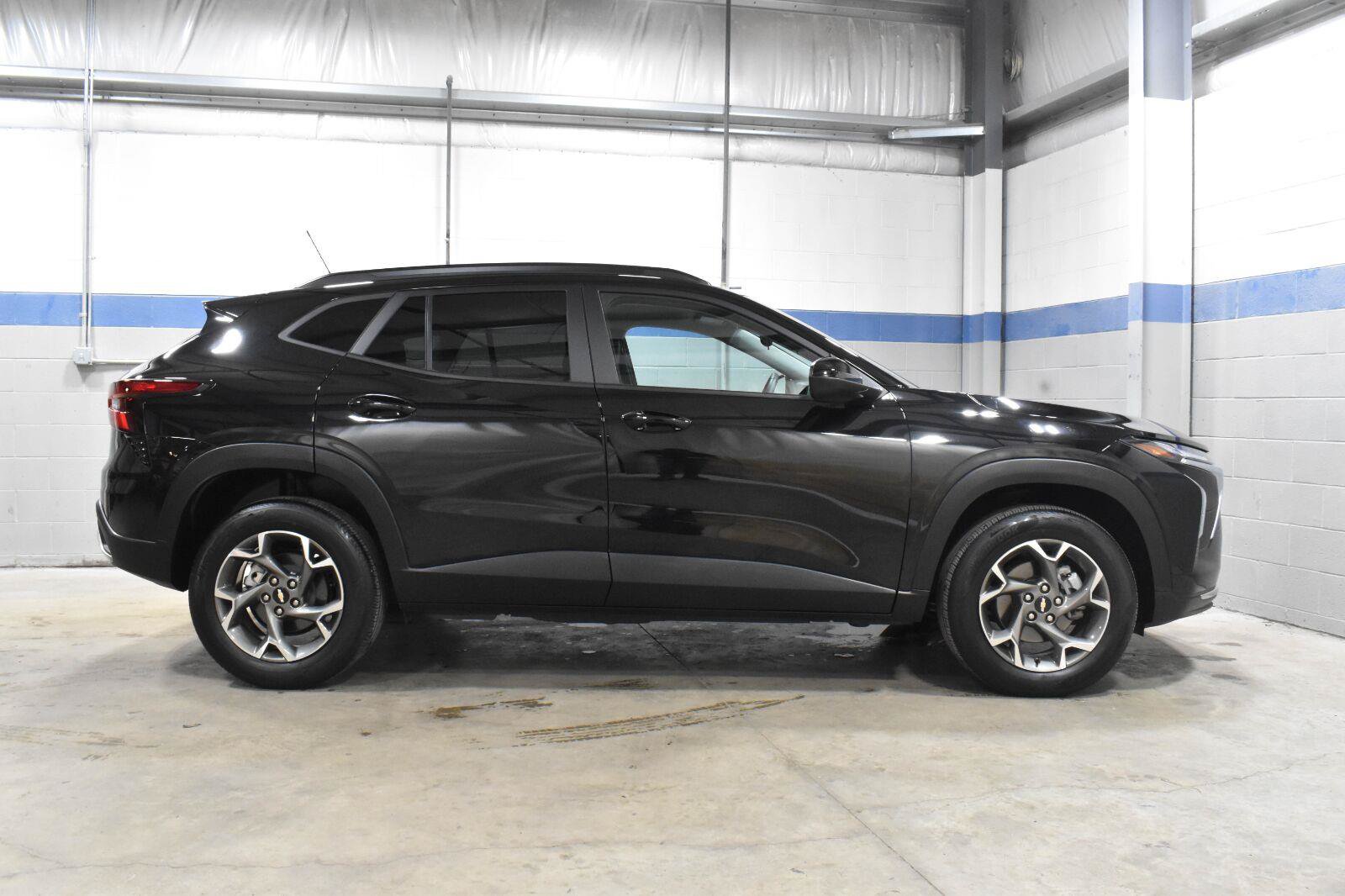 Used 2024 Chevrolet Trax LT w/ Driver Confidence Package FWD image 27