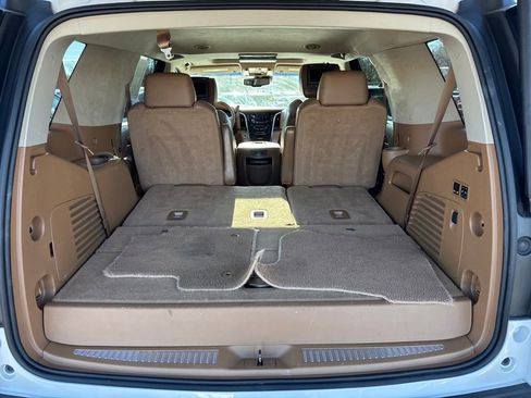 Used 2016 Cadillac Escalade Platinum image 16