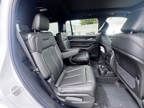 New 2026 Jeep Grand Cherokee L Limited w/ Limited Altitude Package AWD/4WD image 21