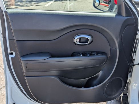 Used 2017 Kia Soul + w/ Designer's Package FWD image 11