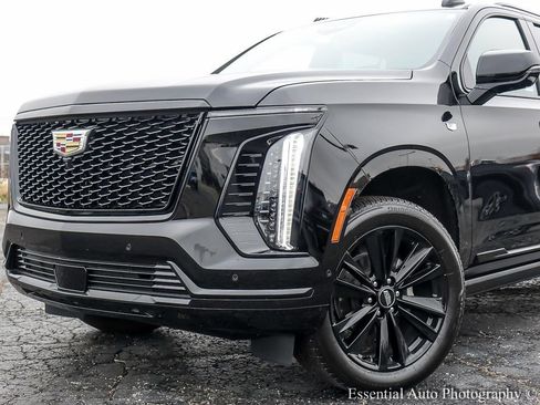 Used 2025 Cadillac Escalade Sport image 3