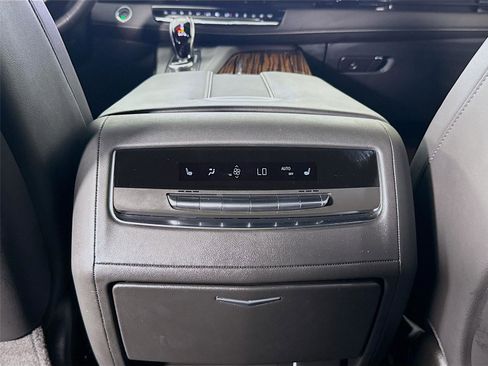 Used 2024 Cadillac Escalade ESV Premium Luxury image 17
