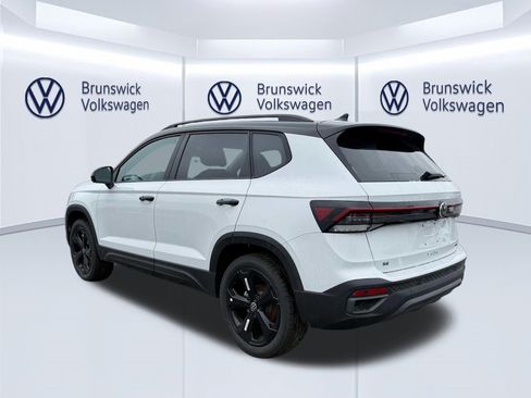 New 2026 Volkswagen Taos SE AWD/4WD image 4