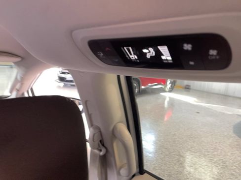 Used 2023 Chrysler Voyager LX FWD image 14