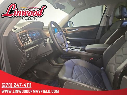 Used 2024 Volkswagen Atlas SE AWD/4WD image 12