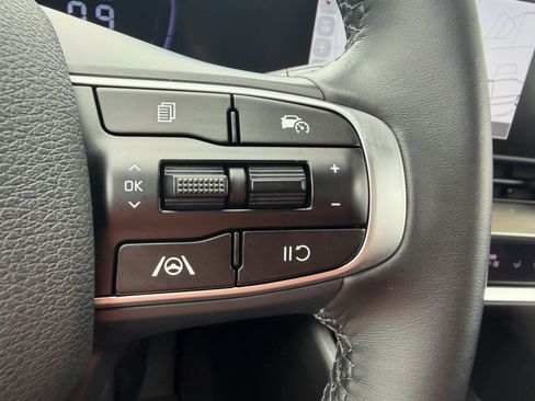 Used 2025 Kia Sportage EX FWD image 28