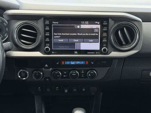 Used 2021 Toyota Tacoma TRD Off-Road w/ TRD Premium Off Road Package AWD/4WD image 17