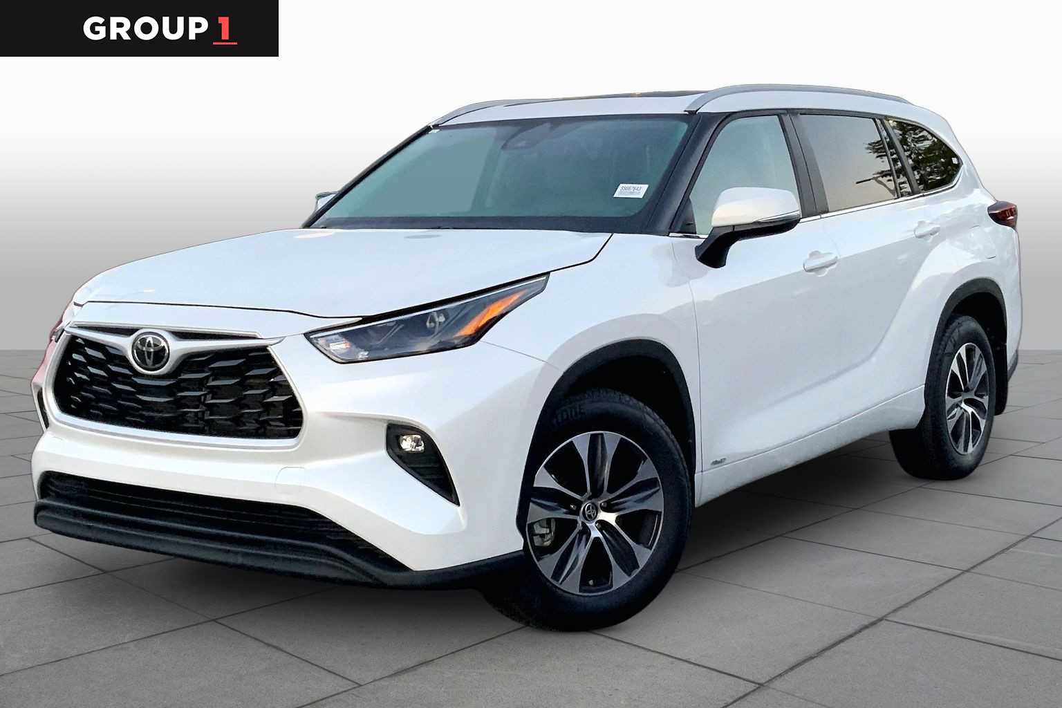 Used 2025 Toyota Highlander XLE AWD/4WD image 1