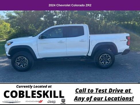 Used 2024 Chevrolet Colorado ZR2 w/ ZR2 Convenience Package III image 9