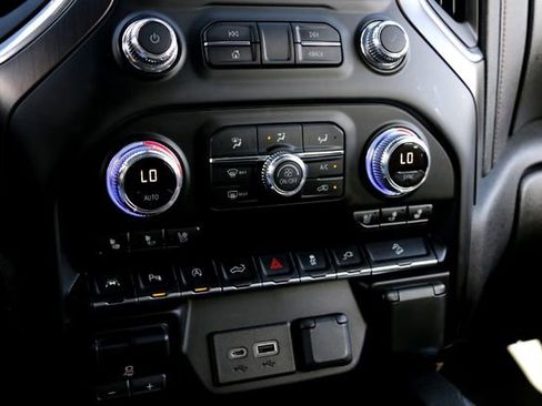 Used 2020 GMC Sierra 1500 AT4 w/ AT4 Premium Package AWD/4WD image 19