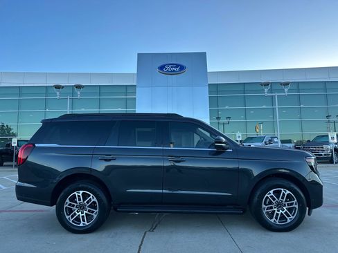 New 2025 Ford Expedition Active image 6