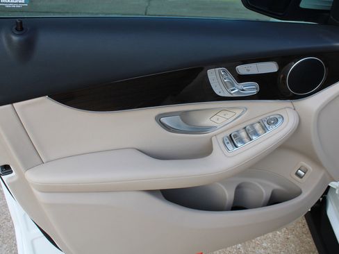 Used 2022 Mercedes-Benz GLC 300 image 19