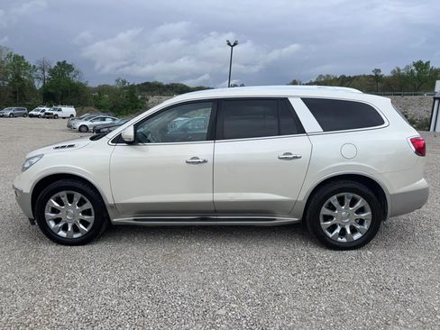 Used 2010 Buick Enclave CXL image 3