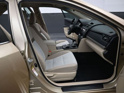 Used 2012 Toyota Camry LE image 31