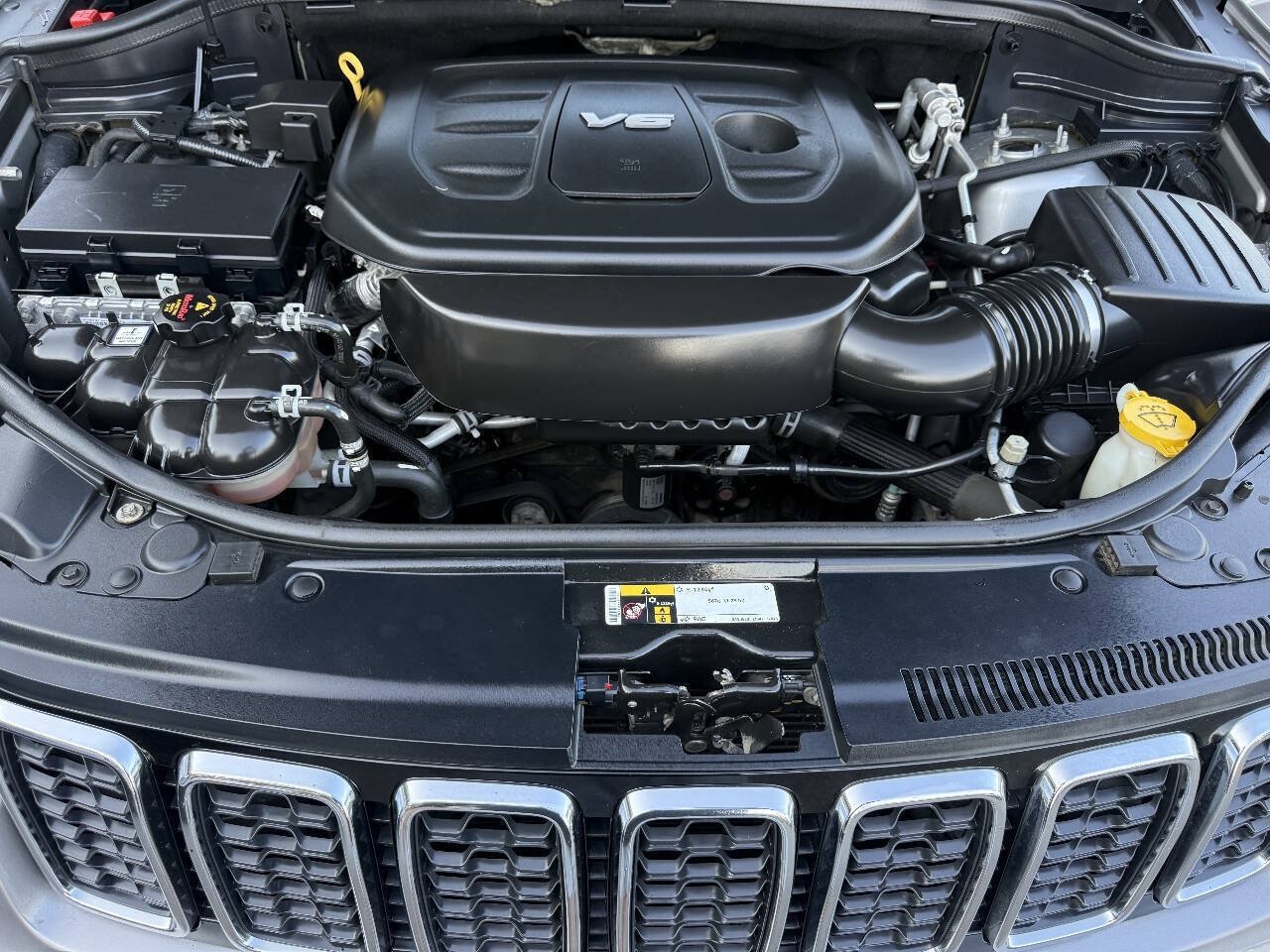 Used 2017 Jeep Grand Cherokee Limited AWD/4WD image 14