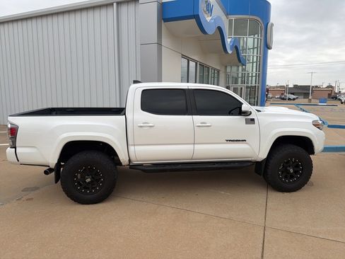 Used 2020 Toyota Tacoma TRD Sport image 24