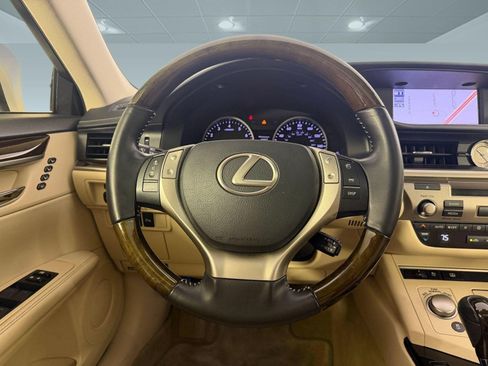 Used 2013 Lexus ES 350 w/ Luxury Pkg FWD image 11