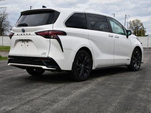 Used 2021 Toyota Sienna XSE image 7