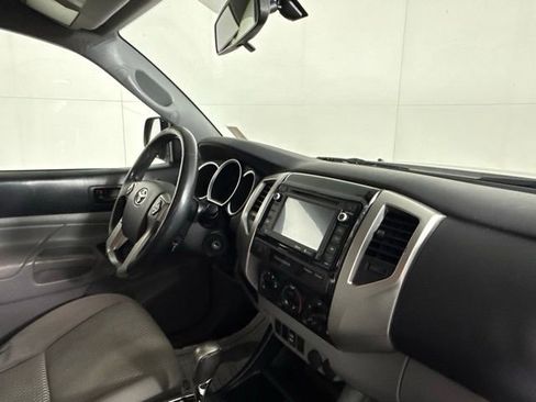 Used 2015 Toyota Tacoma PreRunner image 31