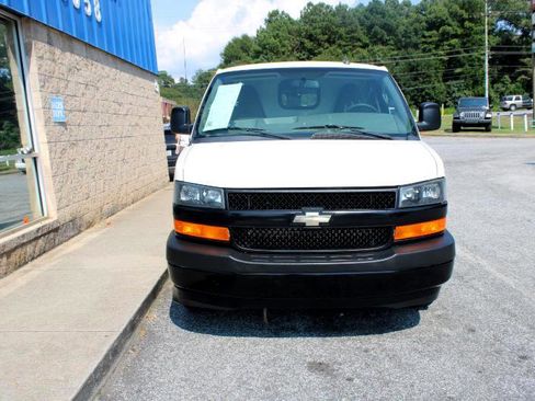 Used 2018 Chevrolet Express 2500 image 2