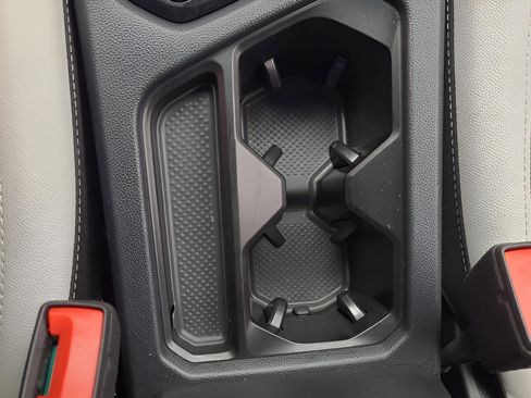 Certified 2025 Volkswagen Taos SE image 16